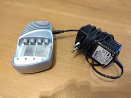 Varta Ni-MH Akku Schnell-Ladegerät, AA / AAA, 75W Adapter