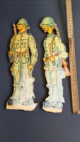 Zwei alte Sammelfiguren, Militär Soldaten aus Holz