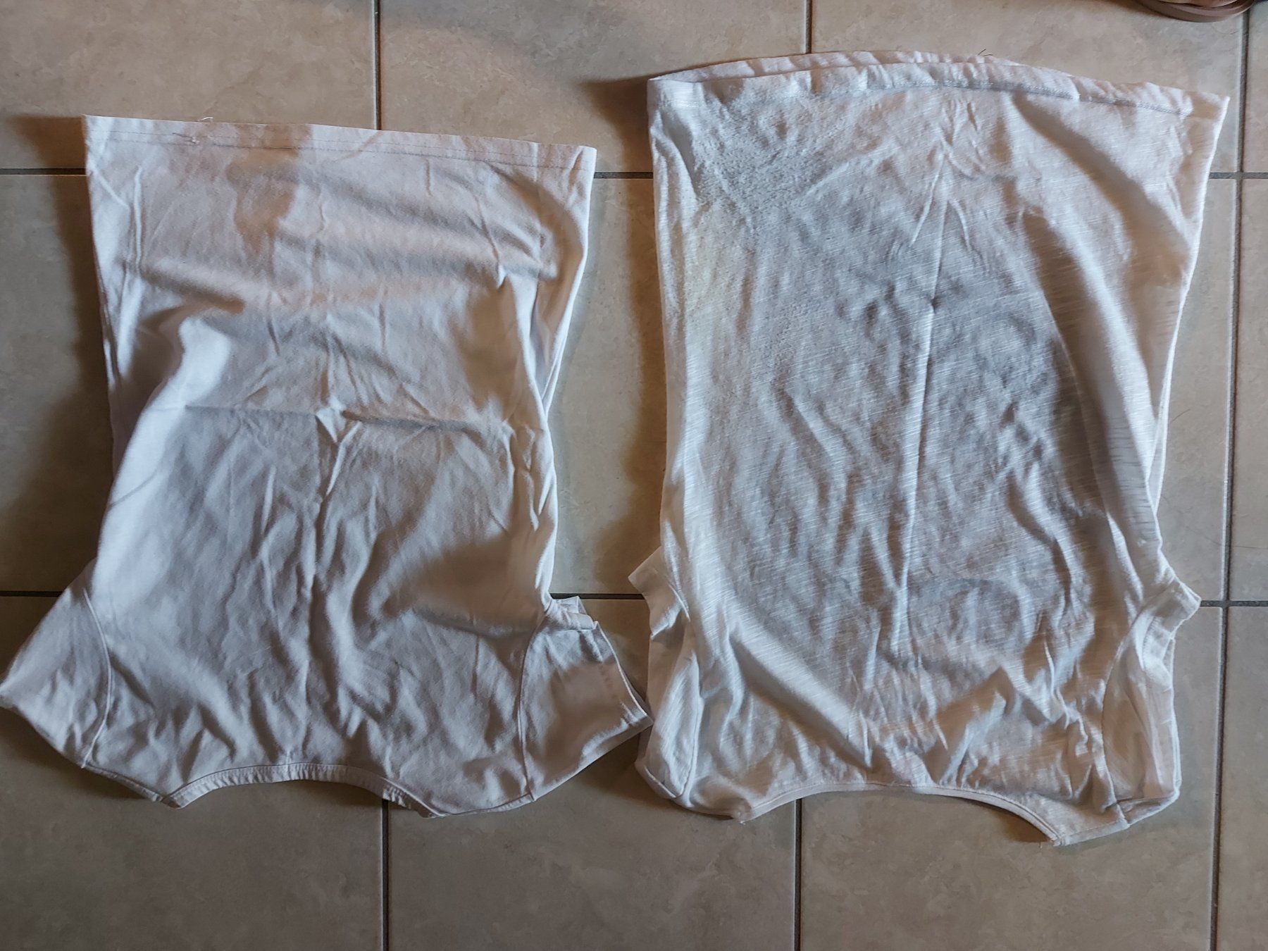 Lotti di vestiti: Lotto 2 tshirt – Usato da Coldrerio venduto da Addicted2Art 3