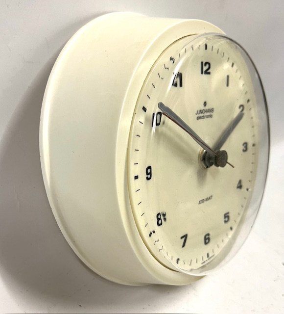 Junghans Orologi da terra & Orologi da parete: runde Wanduhr beige von Junghans – Usato da Zürich venduto da gigimai67 1