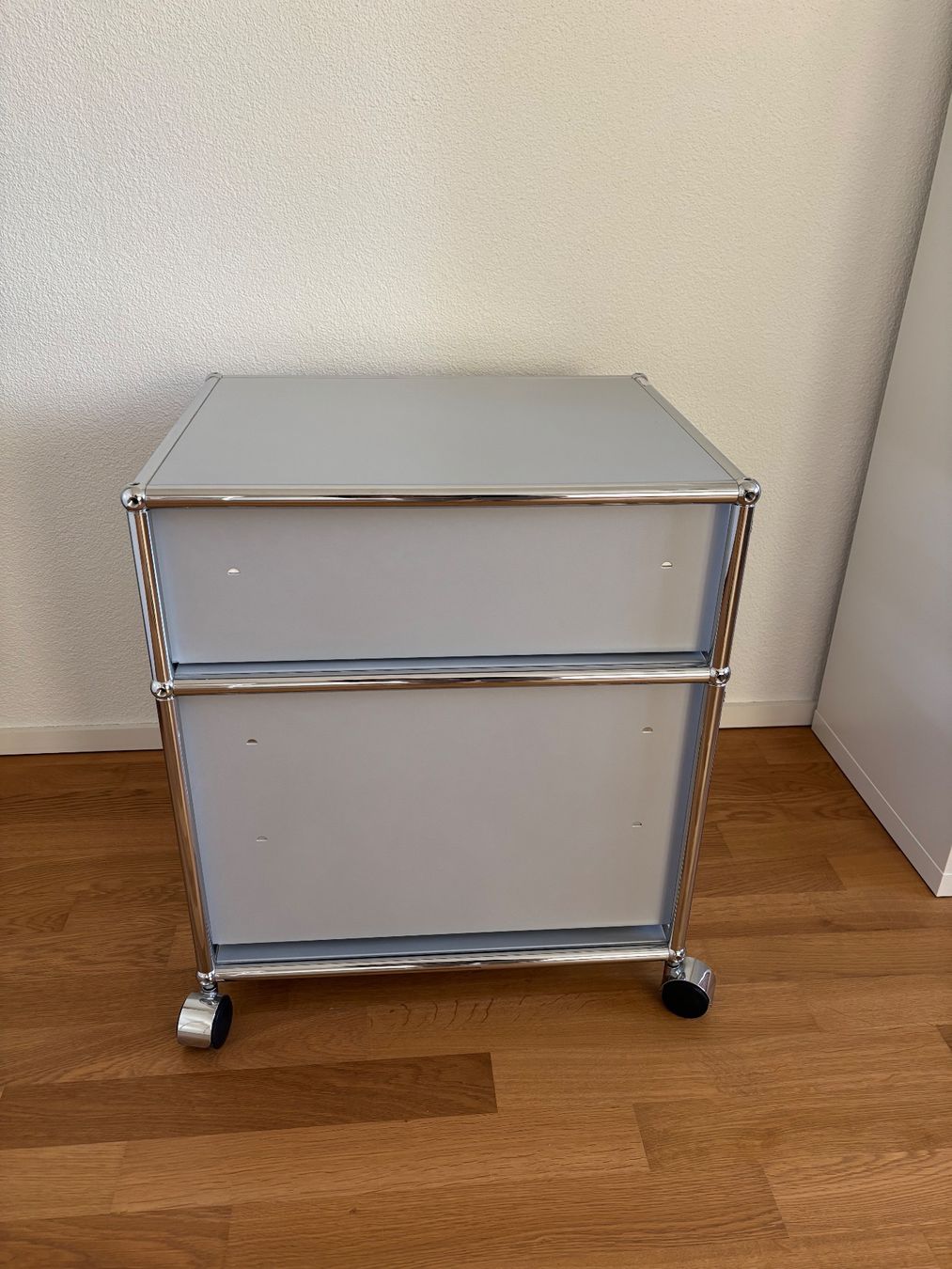 USM Banconi: USM Haller Rollcontainer, hellgrau – Usato da Olten venduto da len_y9n7 3