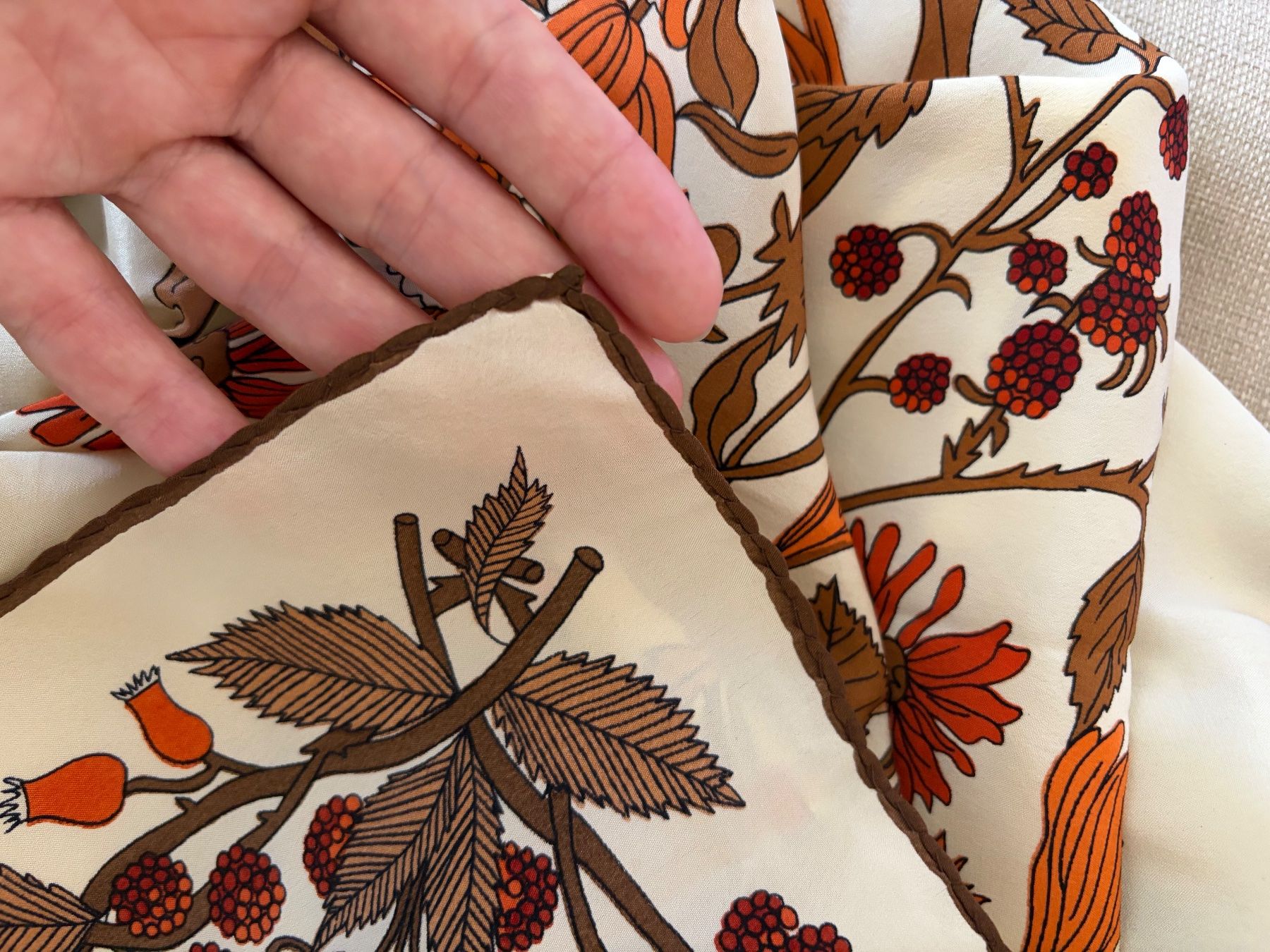 Foulard & Sciarpe: Michel Paris Silk Scarf – Usato da Luzern venduto da AM2nd 3
