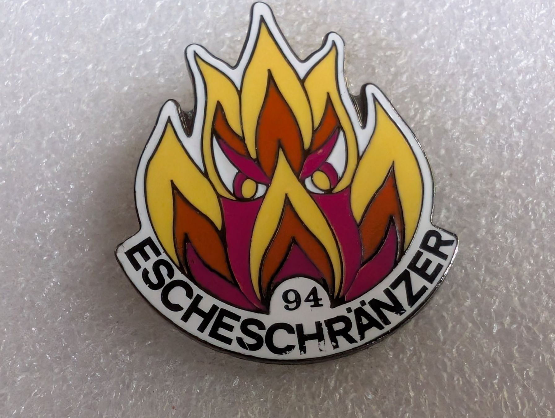 Placchette & Badge: Ansteckpin 176: Escheschränzer – Usato da Oppligen venduto da Pin-Fall-Shop