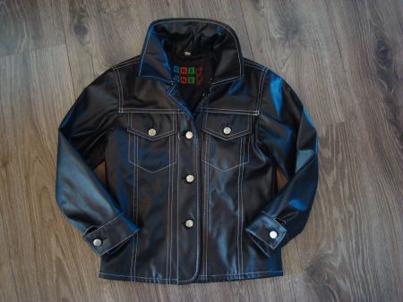 veste pour fille T 122 état neuf