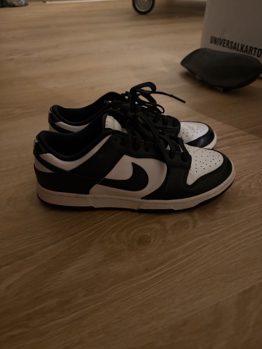 Nike Scarpe da uomo: Sneaker Nike Dunk Low schwarz weiss 8.5 – Usato da Tüscherz-Alfermée venduto da Josydem 2