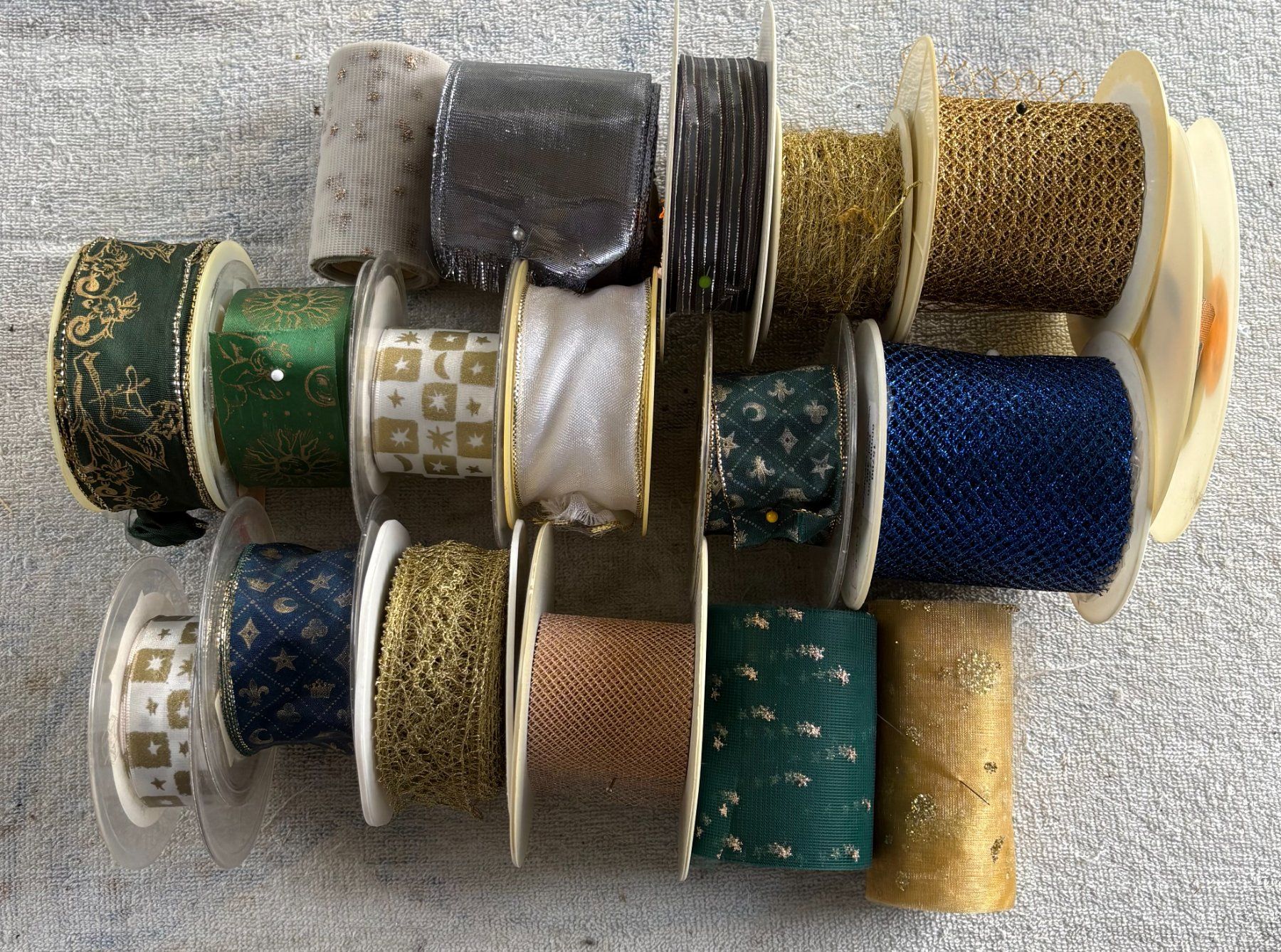 Nastri decorativi: 18 GESCHENKBAND-DEKOBAND NEU DIVERSE FARBEN – Nuovo (secondo la descrizione) da Ostermundigen venduto da Wyatt-Earp