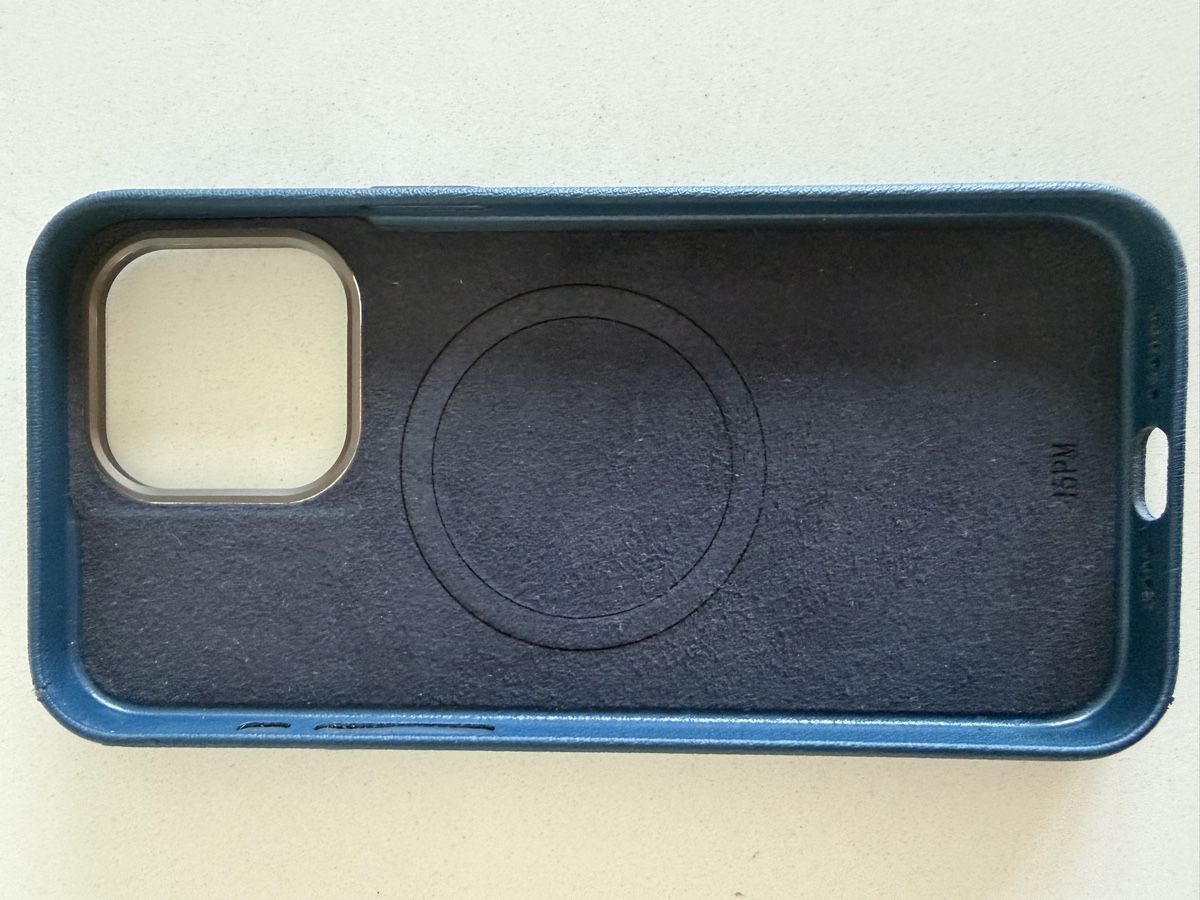 Apple Cover & Protezioni schermo: iPhone 15 Pro MagSafe Ledder Case Hülle mit Kameraschutz – Nuovo (secondo la descrizione) da Zürich venduto da ellaMar 1