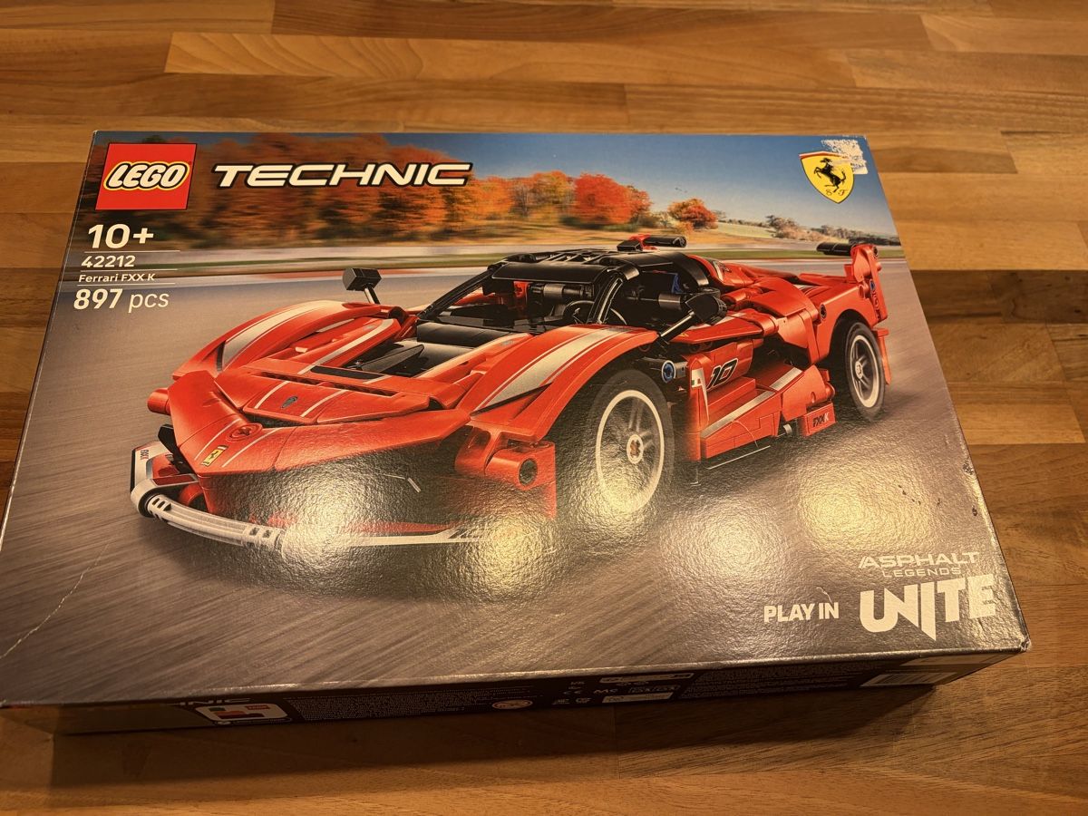 Lego Spielzeuge: LEGO Technic Ferrari 42212 – Gebraucht aus Pfyn von Tomi270