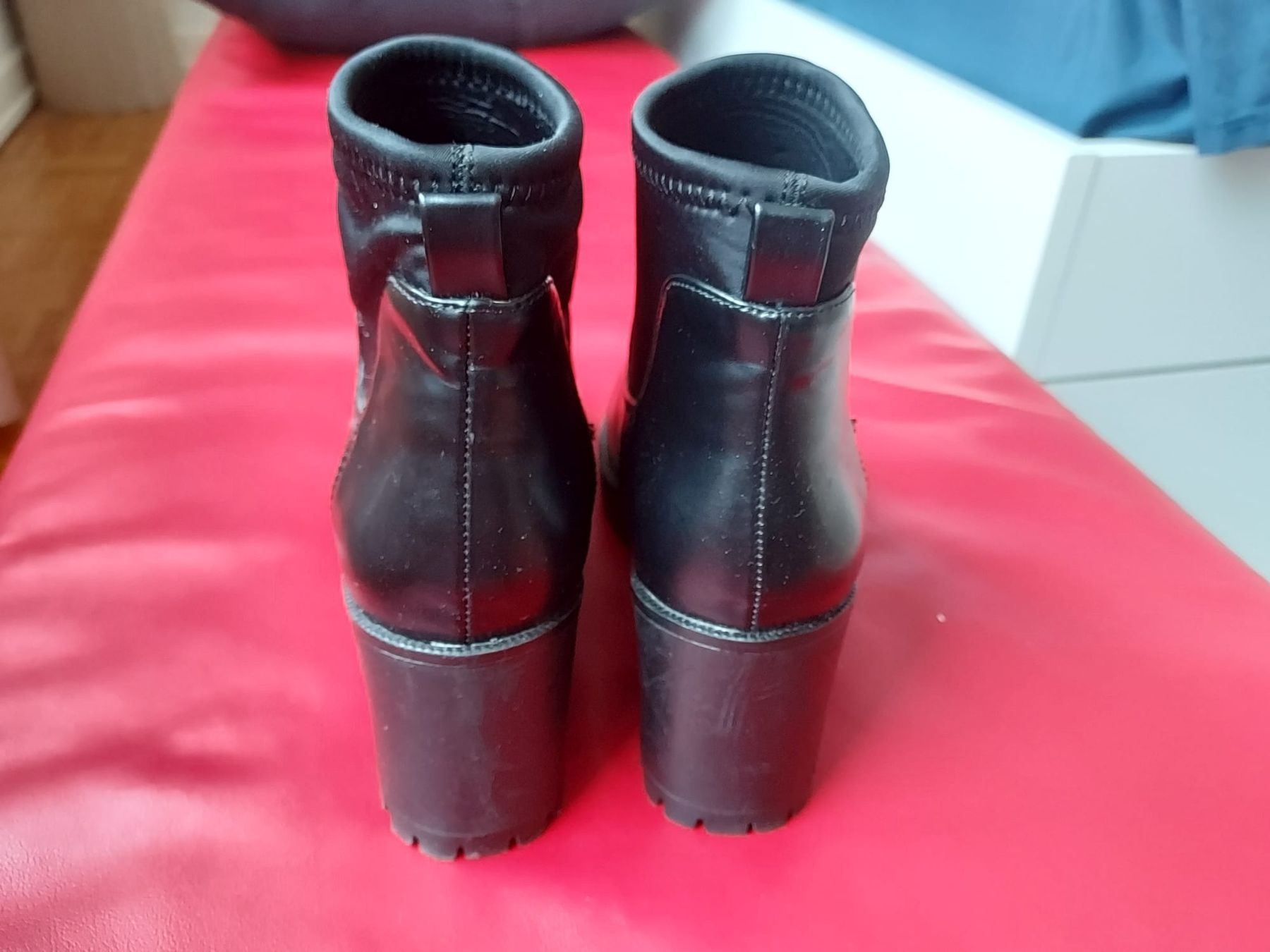 Stradivarius Scarpe da donna: Bottines noires Stradivarius, taille 36, parfaites! – Usato da Lausanne venduto da Kitty_Friperie 2
