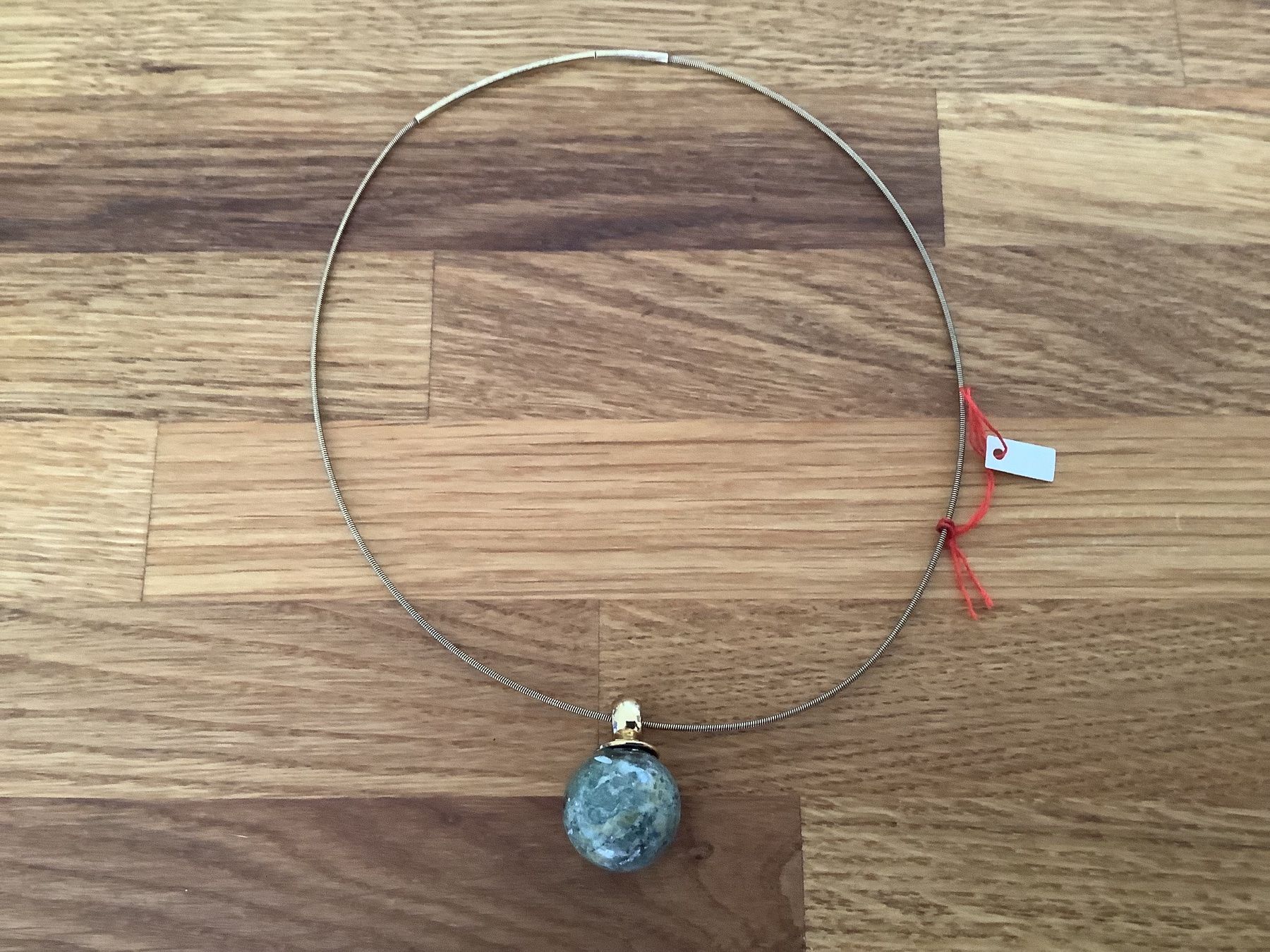 Catenine: Elegante Halskette mit grünem Schweizer Stein – Nuovo (secondo la descrizione) da Adliswil venduto da Guempi1