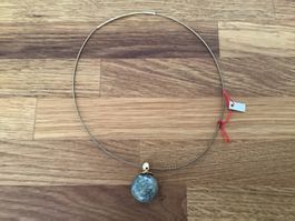 Elegante Halskette mit grünem Schweizer Stein