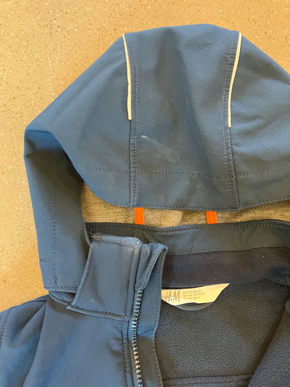 H&M Vestes & Manteaux: Softshelljacke Athletic University (Grösse 110) – D'occasion à Unterstammheim par bbollinger 3