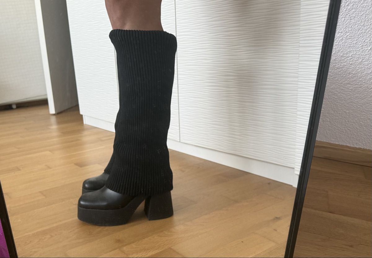 Bershka Scarpe da donna: Schwarze Strickstiefel Grösse 38 – Usato da Kradolf venduto da lar_fbp9 3