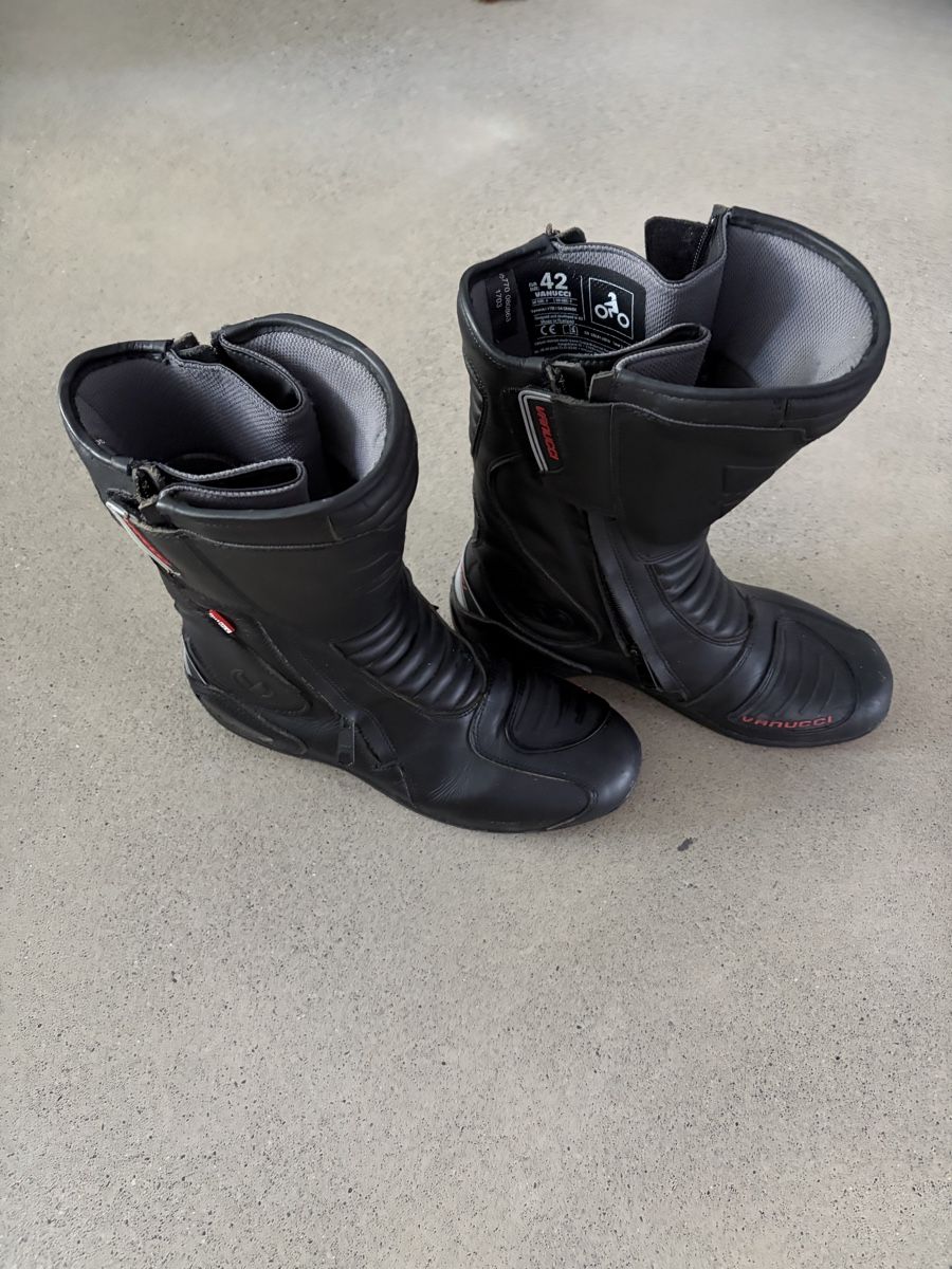 Lotti di vestiti: Motorrad Lederkombi Probiker inkl. Stiefel – Usato da Frauenfeld venduto da corsa1893 6