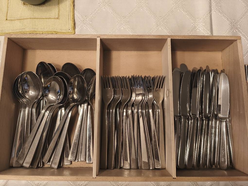 Services de table: Schweizer Armee Feldgeschirr-Kiste – D'occasion à Tägerschen par Nobody95