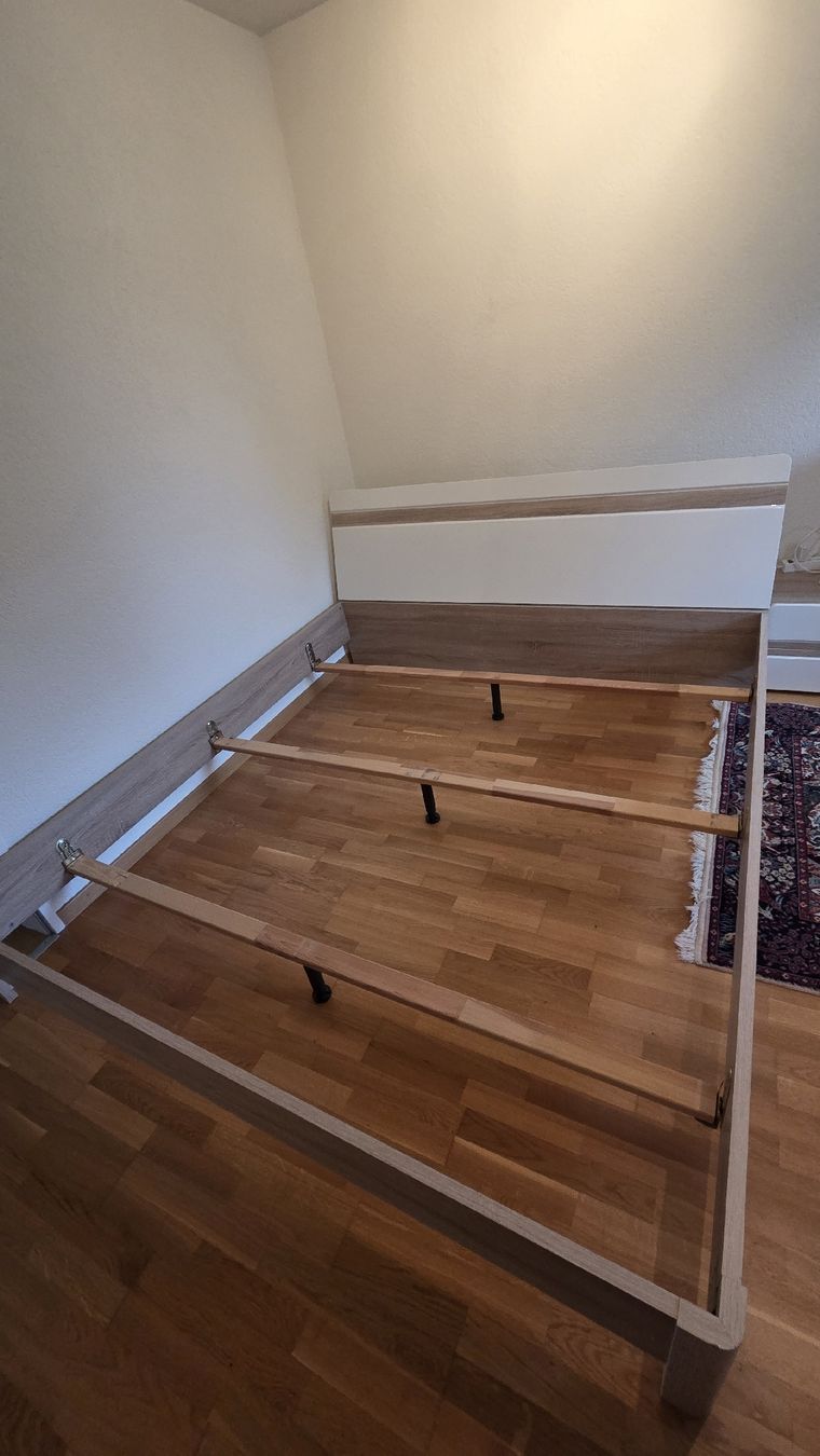 Lits: Bett 180*200 – D'occasion à Einigen par iva_86t8 1