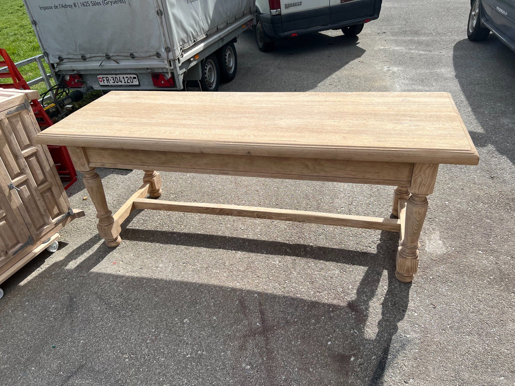 Tavoli: ART 1049-H Table chêne sablé – Usato da Pont-La-Ville venduto da BCMGLEAL 2