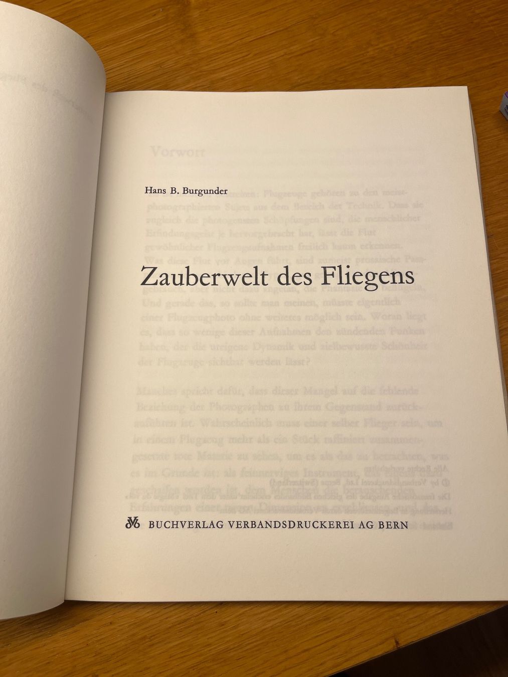Bücher: Zaubetwelt des Fliegens  Burgunder – Gebraucht aus Ettingen von bri_6bhw 1