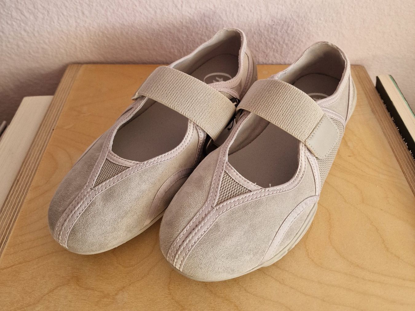 Bershka Scarpe da uomo: Sportliche Ballerinas hellgrau – Nuovo e nell'imballaggio originale da Zürich venduto da linamad 1
