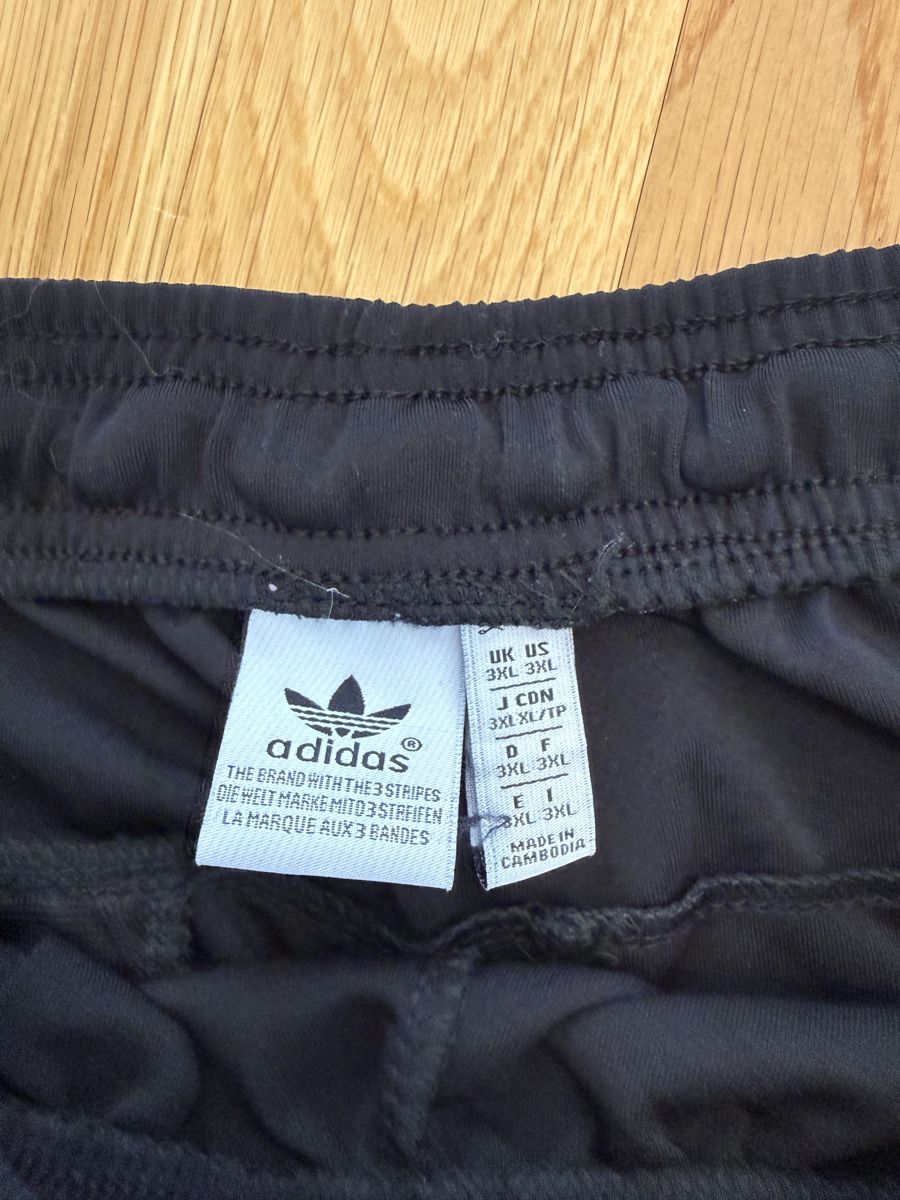Adidas Hosen: Adidas Shorts, Gr. 3XL – Neu (gemäss Beschreibung) aus Lyss von Schuschuu. 2