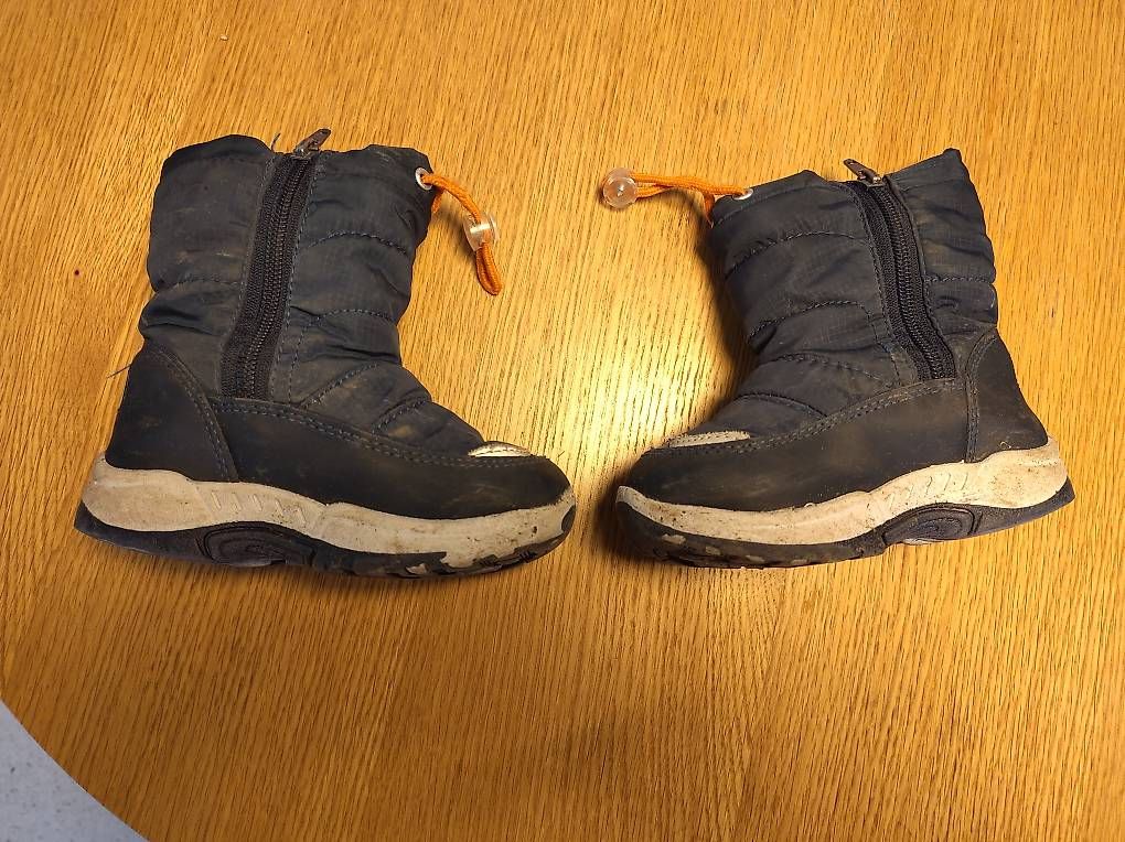 Scarpe per ragazzi: Winterstiefel Grösse 26 – Usato da Zürich venduto da pie_j8f7 3