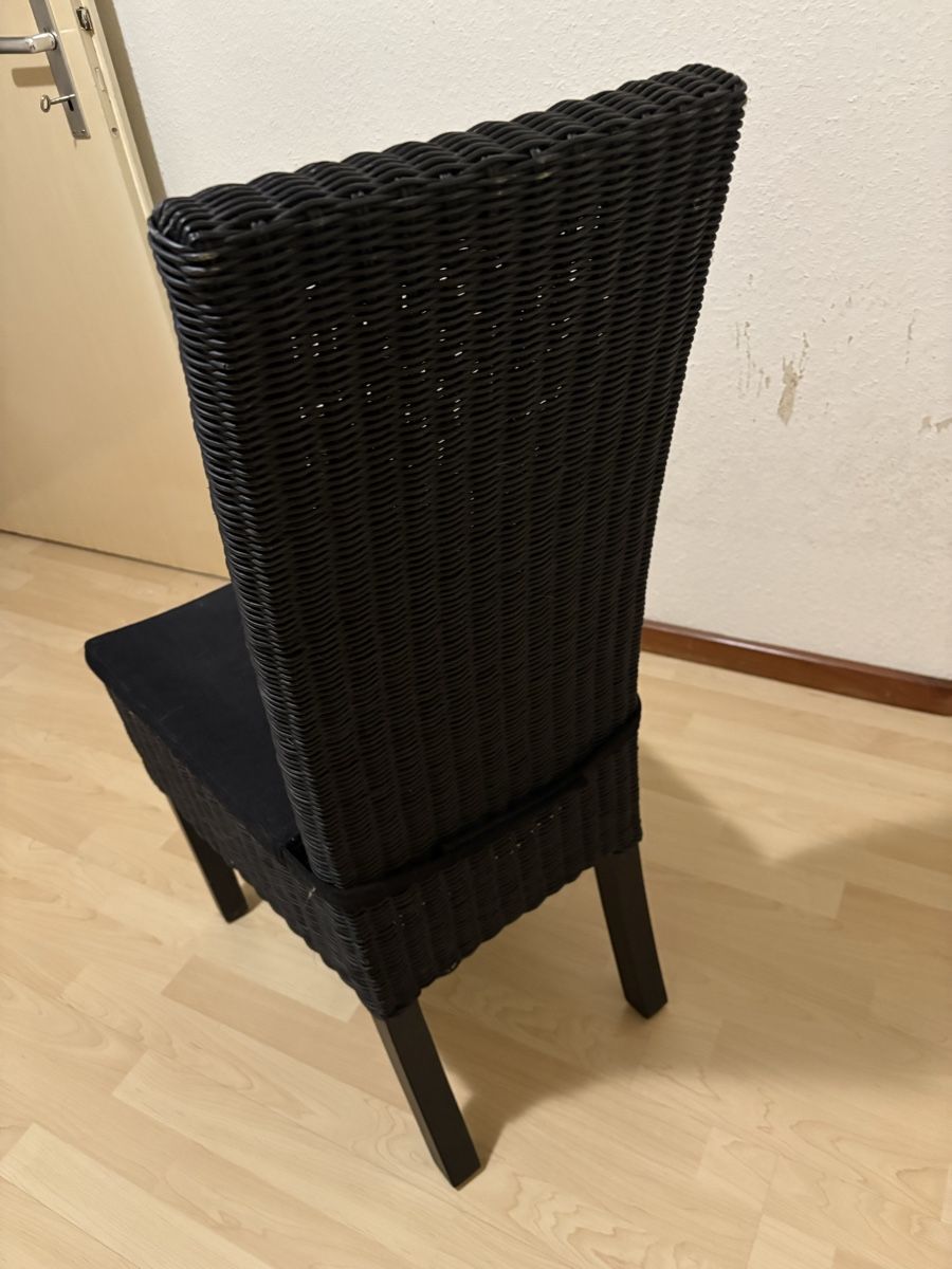 Sedie: Chaise en rotin noire avec coussin – Usato da Sion venduto da DayJenn 1