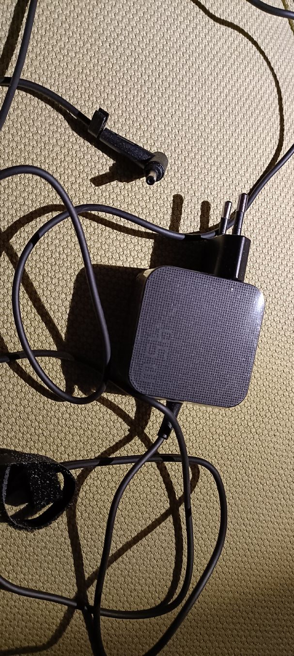 Asus Caricabatterie: ASUS AC Adapter Ladegerät 45w – Nuovo (secondo la descrizione) da Porza venduto da tbch 2