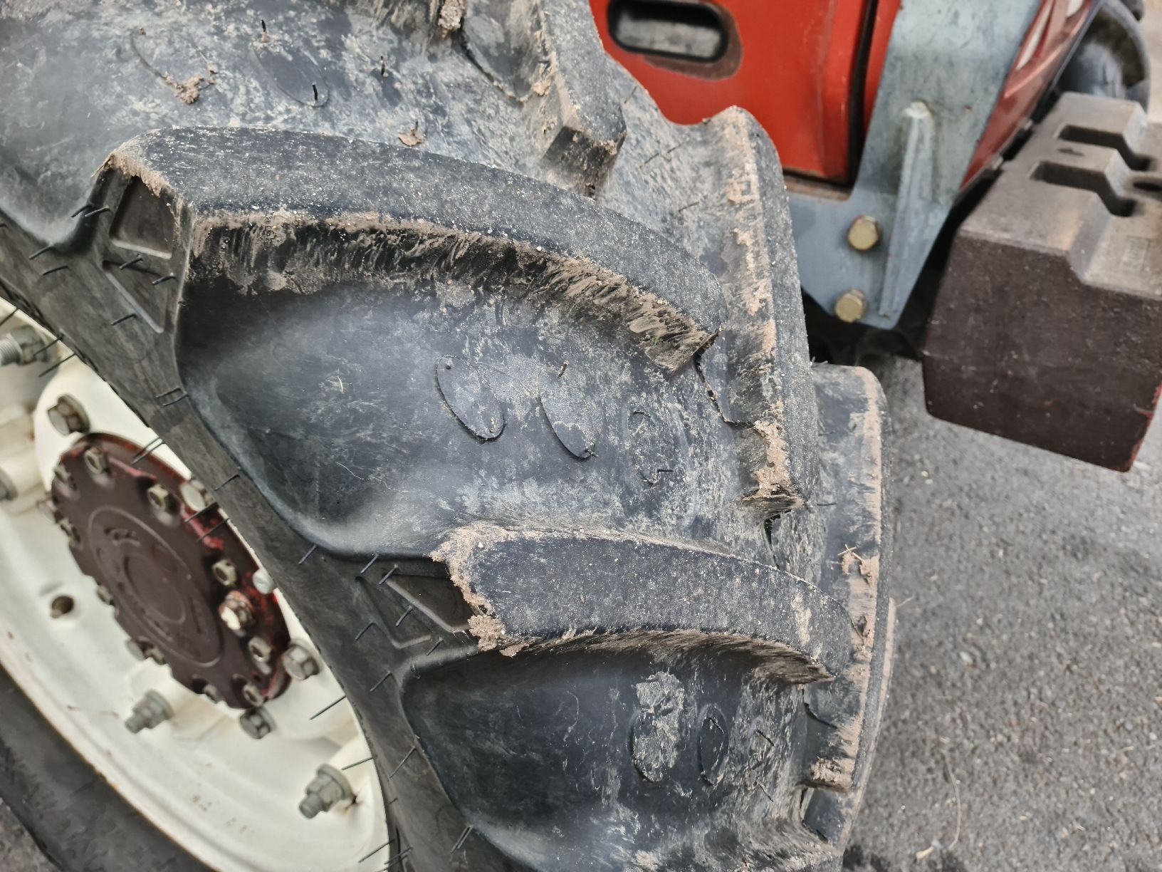 Fiat Trattori: Fiat 65-94 Traktor mit Frontlader – Usato da Zäziwil venduto da fiat18090 4