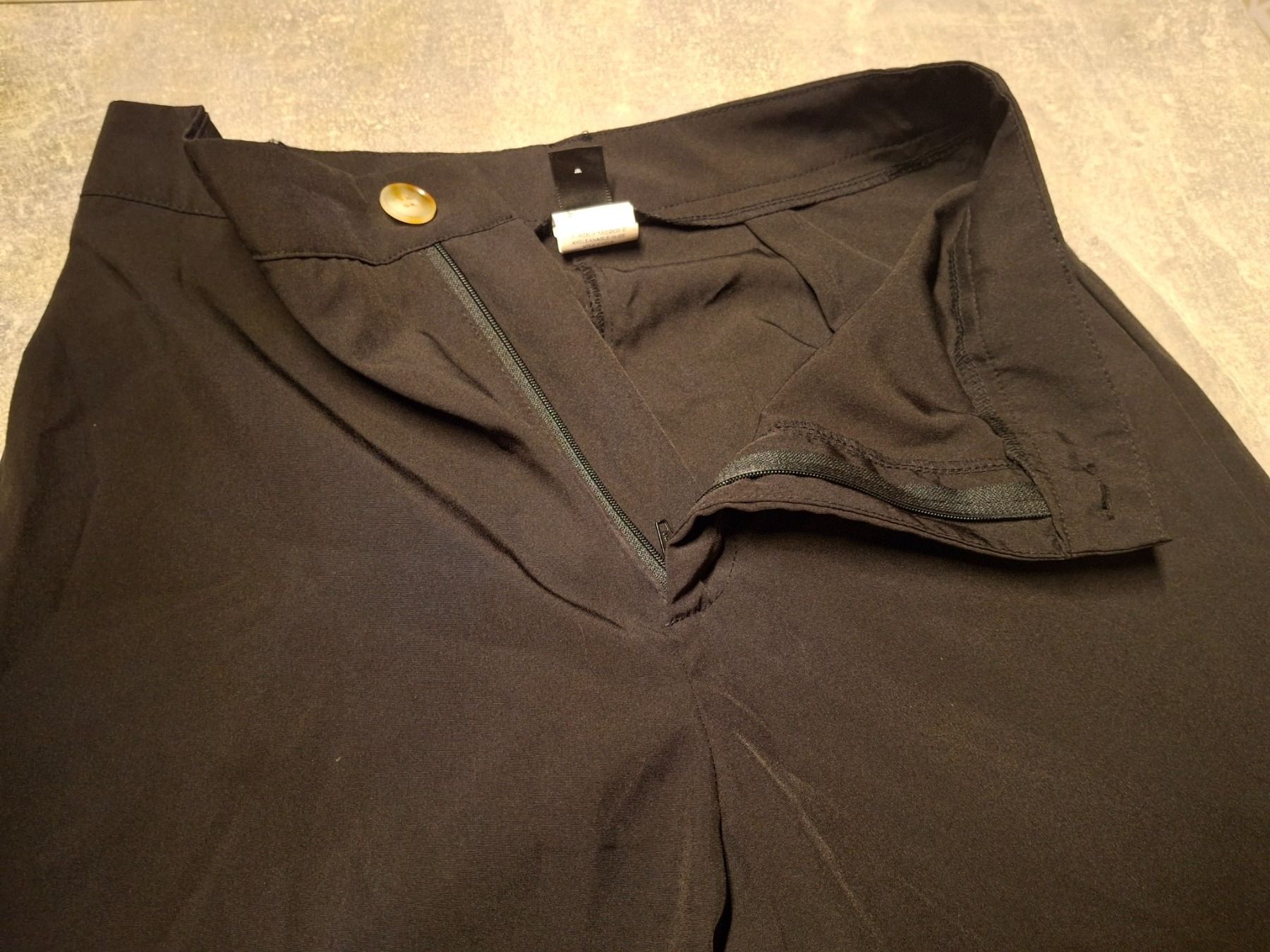 Shein Pantaloni: Pantalon fluide noir taille 36 marque Shein – Usato da Villiers venduto da san_jn5w 3