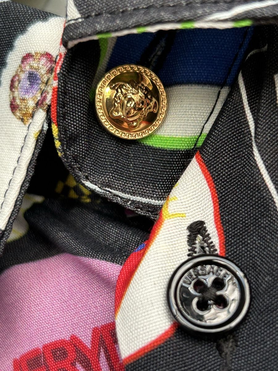 Versace Camicie: Versace Hemd schwarz bunt Print Grösse 44 Neu – Nuovo (secondo la descrizione) da Zürich venduto da iba_5svs