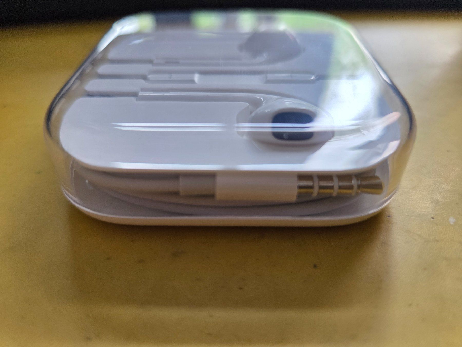 Apple Cuffie: NEU: Original Apple EarPods mit Kabel – Nuovo e nell'imballaggio originale da Uster venduto da flobolu 2