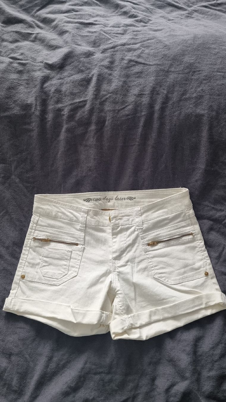 Pantaloni: Weisse Sommer-Shorts, Grösse 29 – Usato da Heimberg venduto da denise-1009