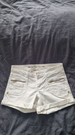 Weisse Sommer-Shorts, Grösse 29