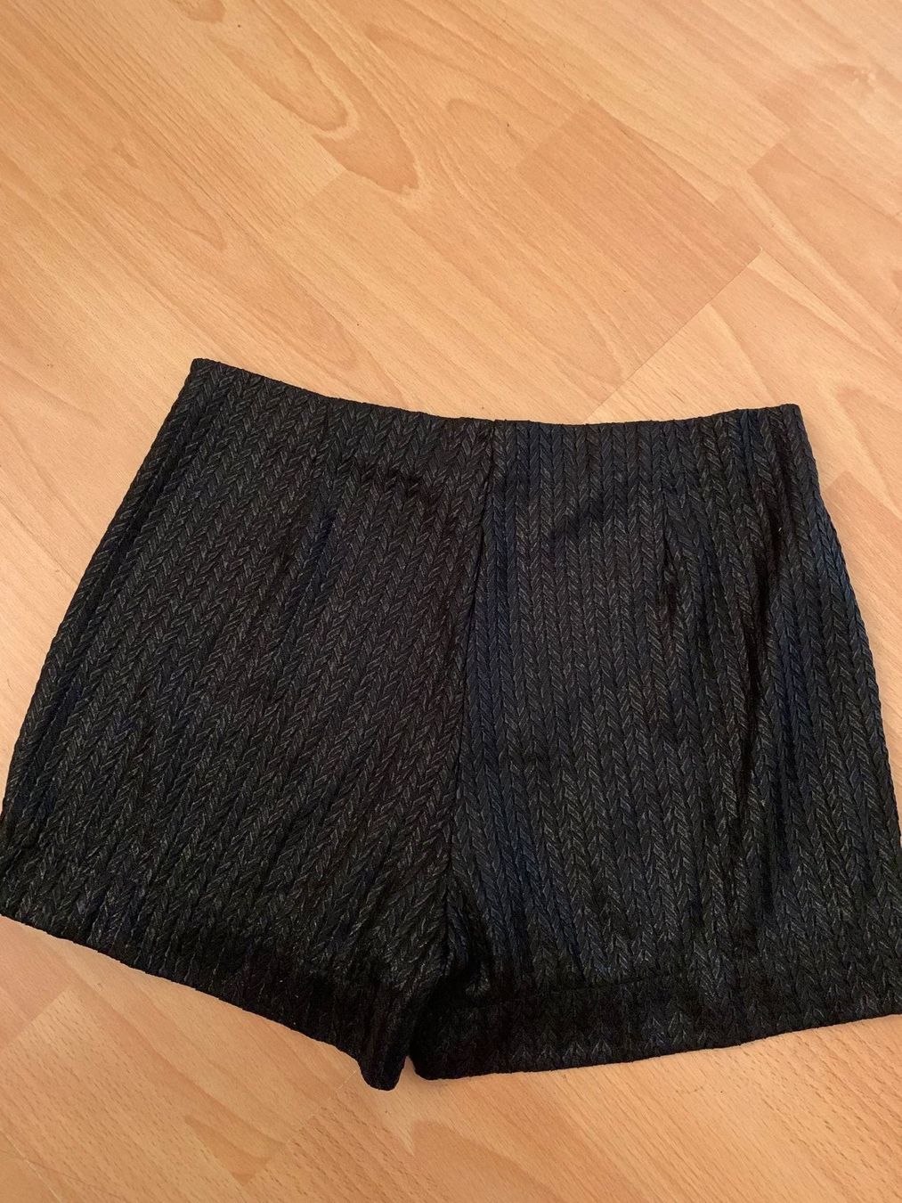 Mango Pantaloni: Joli short noir Mango t. 34 – Usato da MEYRIN venduto da Gwendo10 1