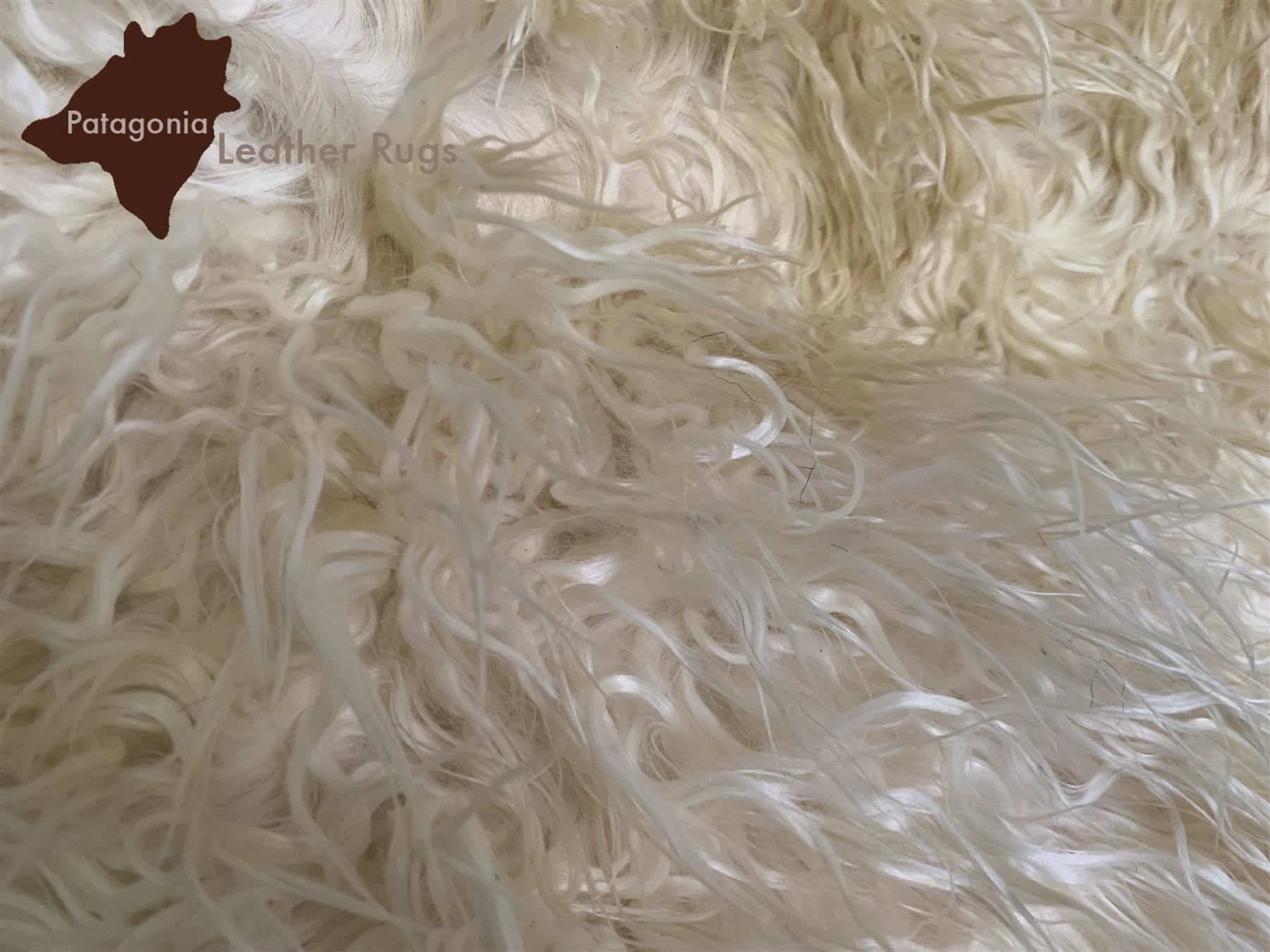 Tappeti: Angora Ziegenfell Teppich White – Nuovo e nell'imballaggio originale da Arbedo venduto da patagonialeatherrugs 1