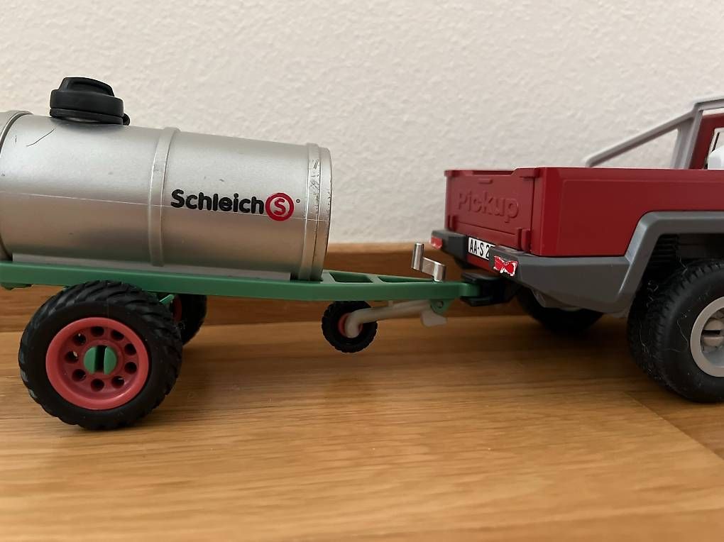 Schleich Giocattoli: Schleich Pick-up Jeep mit Wassertank – Usato da Steinhausen venduto da AlexandraBossecker 4