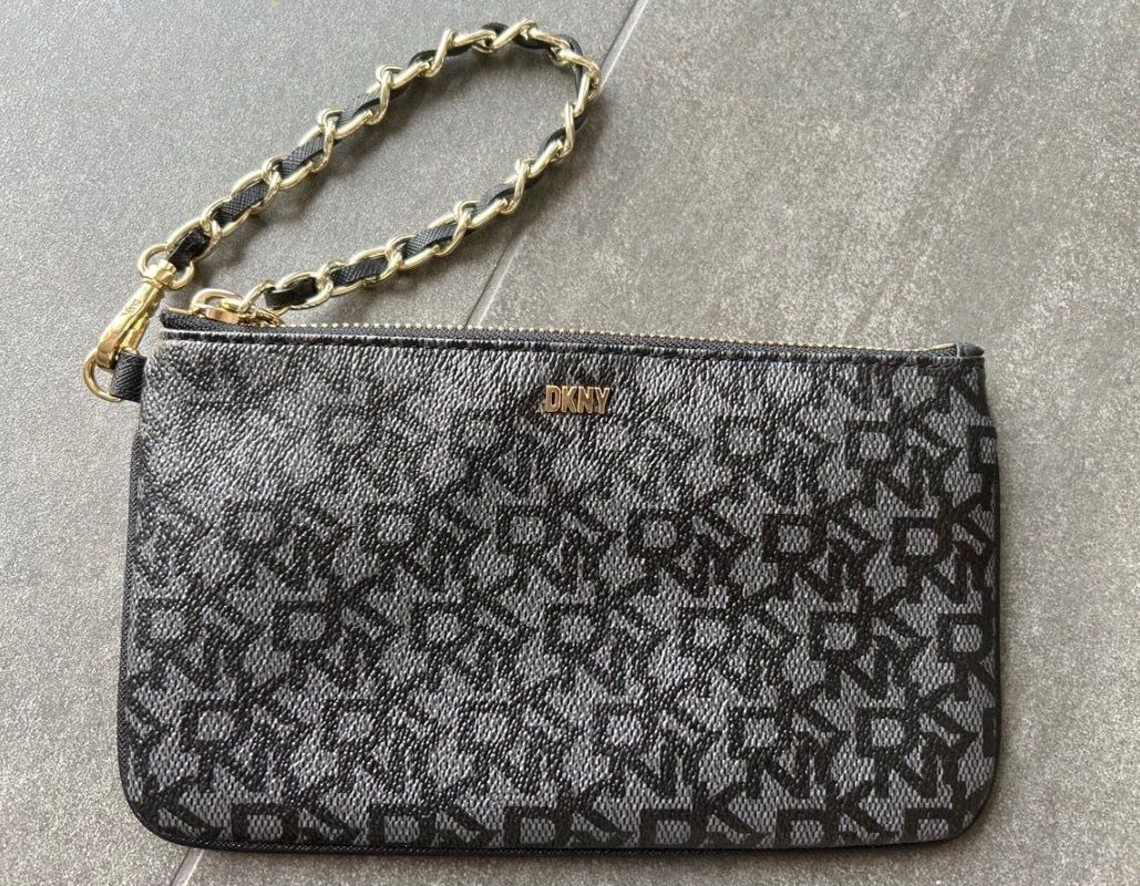 DKNY Portamonete: DKNY pochette cuir NEUF – Nuovo e nell'imballaggio originale da Delémont venduto da Ma_LoU.01