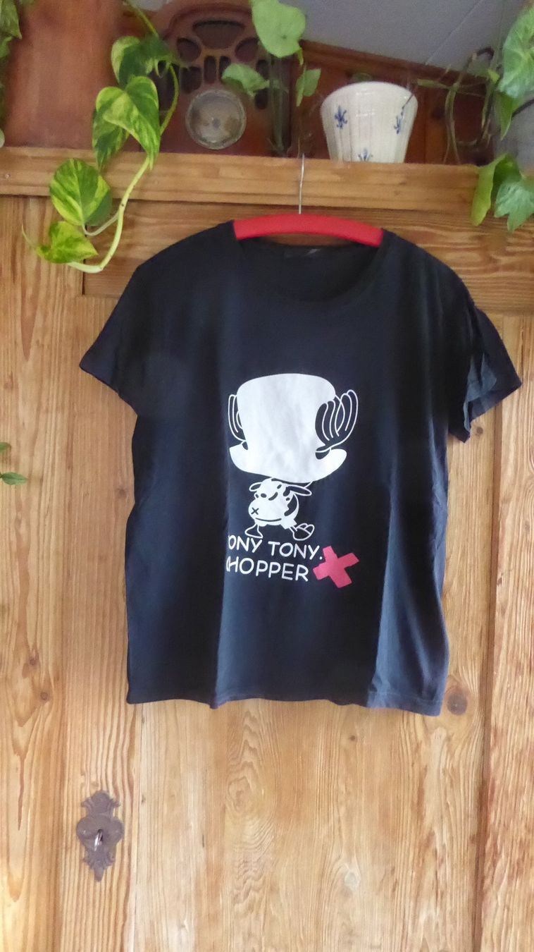 T-shirt: Schwarzes Tshirt Gr M TONY TONY CHOPPER – Usato da Sargans venduto da Benziner 1
