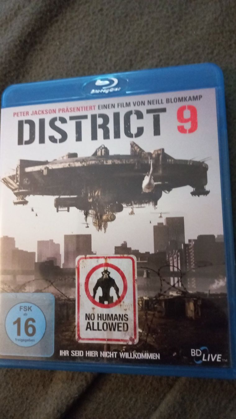 Tutti i DVDs: DISTRICT 9 Bluray – Usato da Olten venduto da Donatello1984