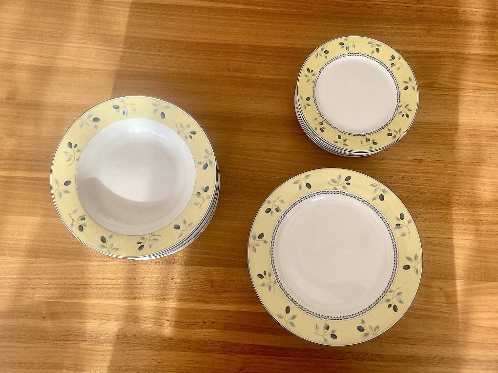 Piatti: Assiettes vaisselle (set)  – Usato da Montreux venduto da dan_g5wm