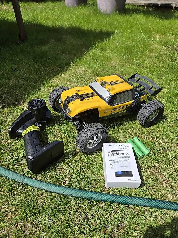 Modellismo RC: Voiture RC D'une Thunder 1:12 – Usato da Satigny venduto da Gatoil