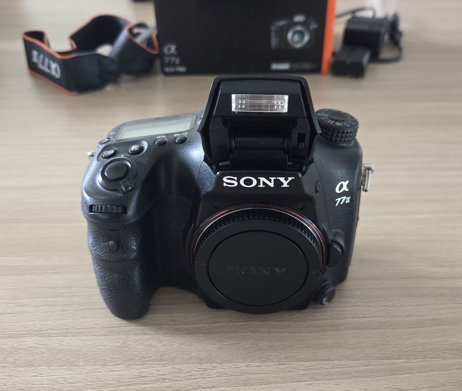 Sony Fotocamera: Sony Alpha 77 ll Kamera mit Originalbox – Usato da Aarburg venduto da mc.cellery 3