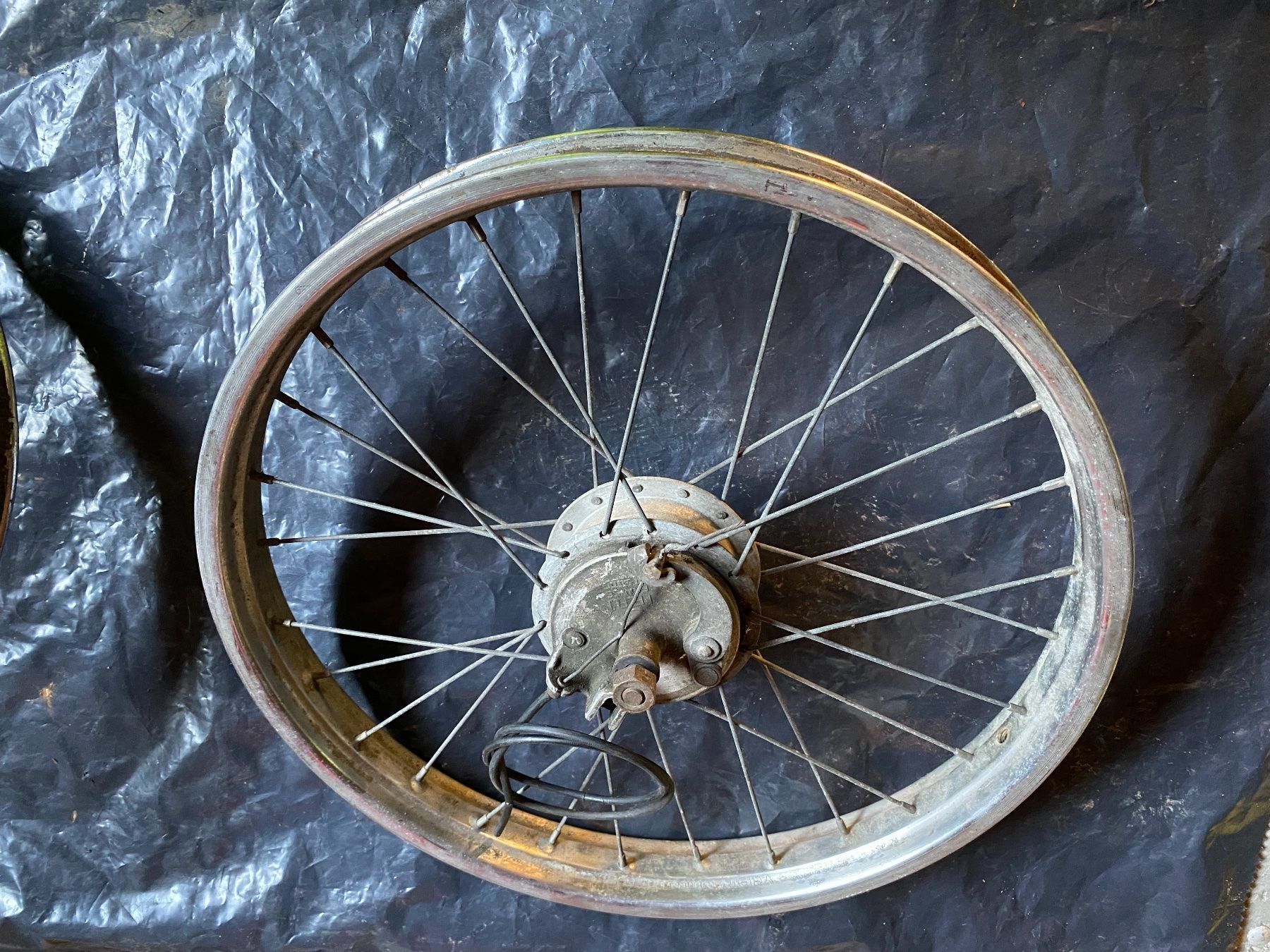 Parti ricambio per ciclomotori: Roue velomoteur – Usato da Vevey venduto da Chupita-met
