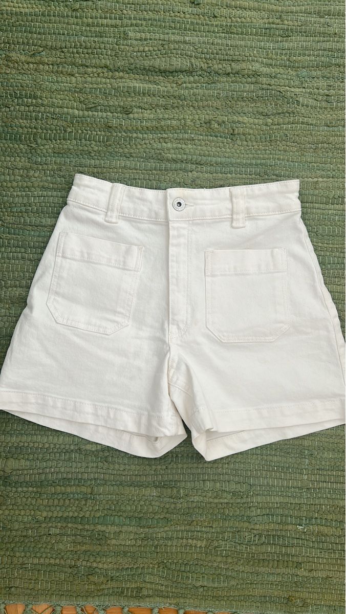 H&M Pantaloni: H&M shorts – Nuovo (secondo la descrizione) da Solothurn venduto da frannnnca