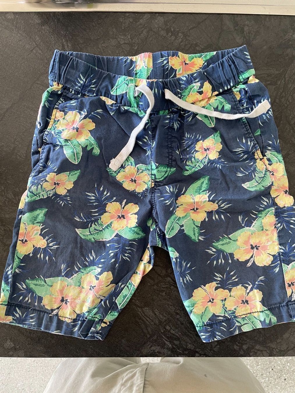 Lotti & Set di vestiti: 2 Shorts hm enfant – Usato da Sion venduto da tchana77 3