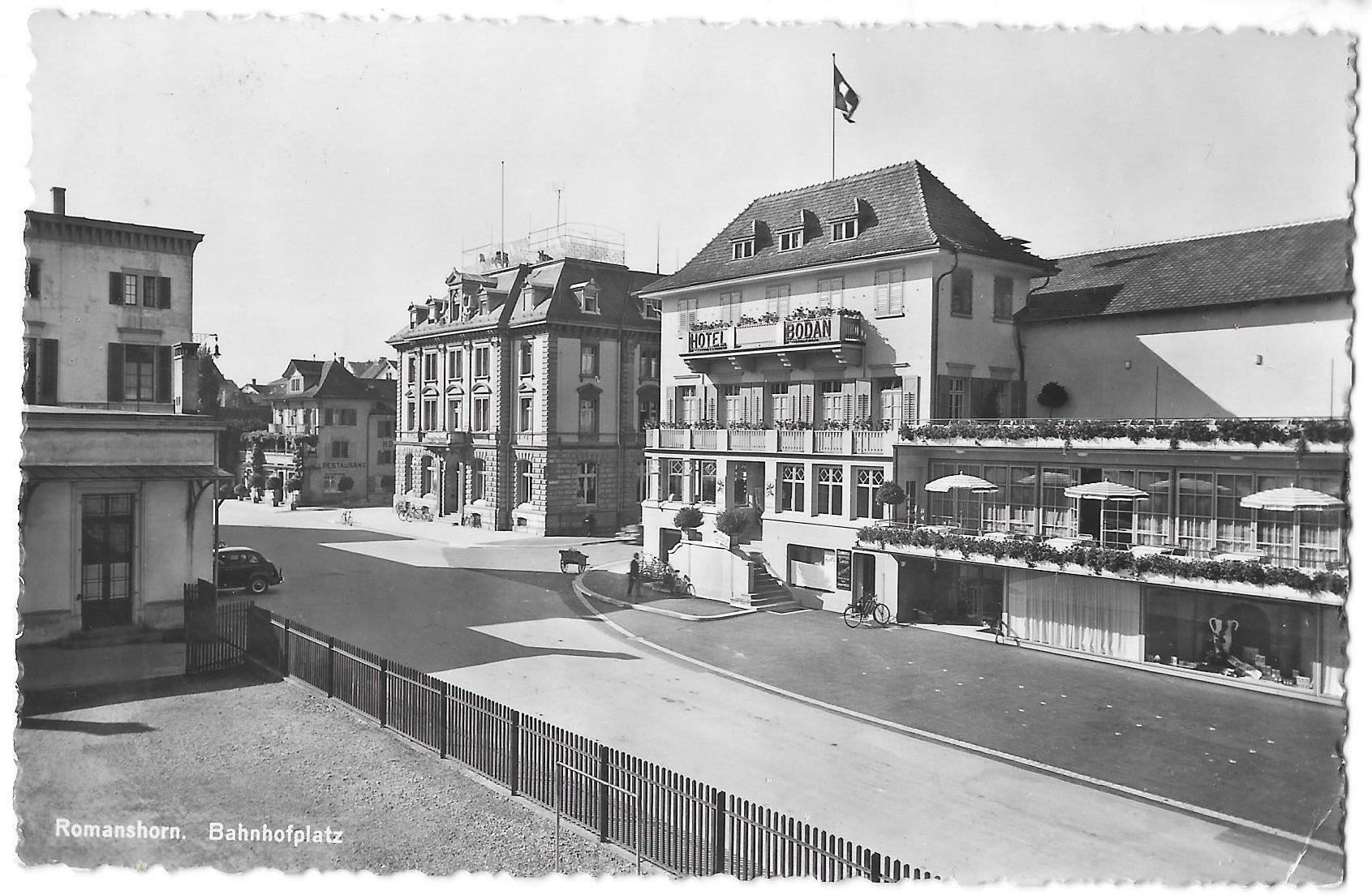 Cartoline postali: Romanshorn Bahnhofplatz mit Hotel Bodan Feldpoststempel – Usato da Olten venduto da clotaldi