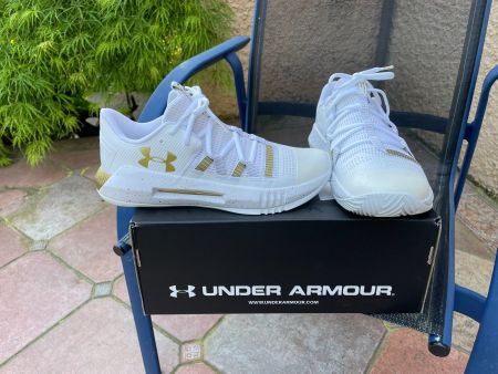Under Armour women sport shoes