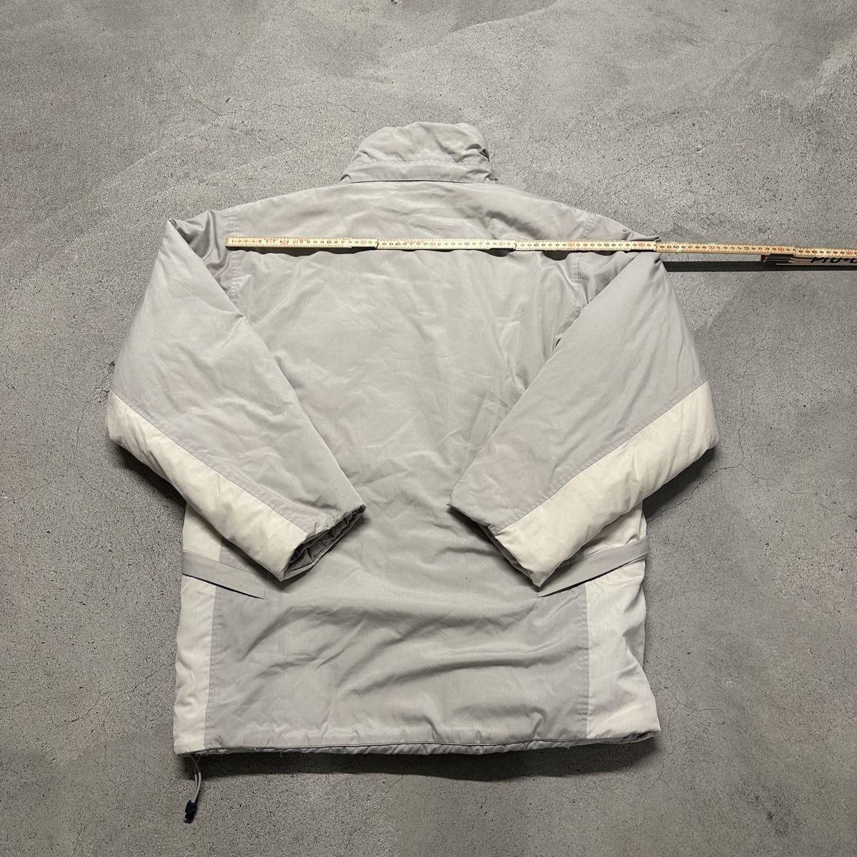 Nike Giacche: Nike Steppjacke beige Farbe Grösse M – Usato da Allschwil venduto da adr_nh68 2