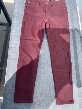 Damen Jeans in Weinrot, Grösse 38- Top Zustand!