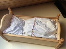Puppenbett Holz 2009 mit Bettwäsche Hand Geschnizt 50x25x25